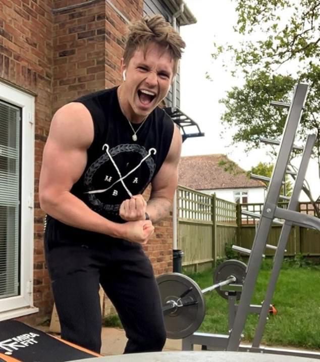 لدى جو خمسة ملايين مشترك مثير للإعجاب والمعجبون حريصون على اصطحابه إلى الغابة