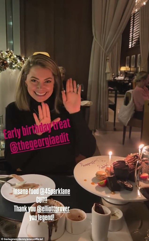 توجه الزوجان - وهما والدا لابن كوبر البالغ من العمر سبعة أعوام - إلى منطقة مايفير الفاخرة 45 بارك لين يوم الخميس، حيث قام داني بتوثيق احتفالات جورجيا