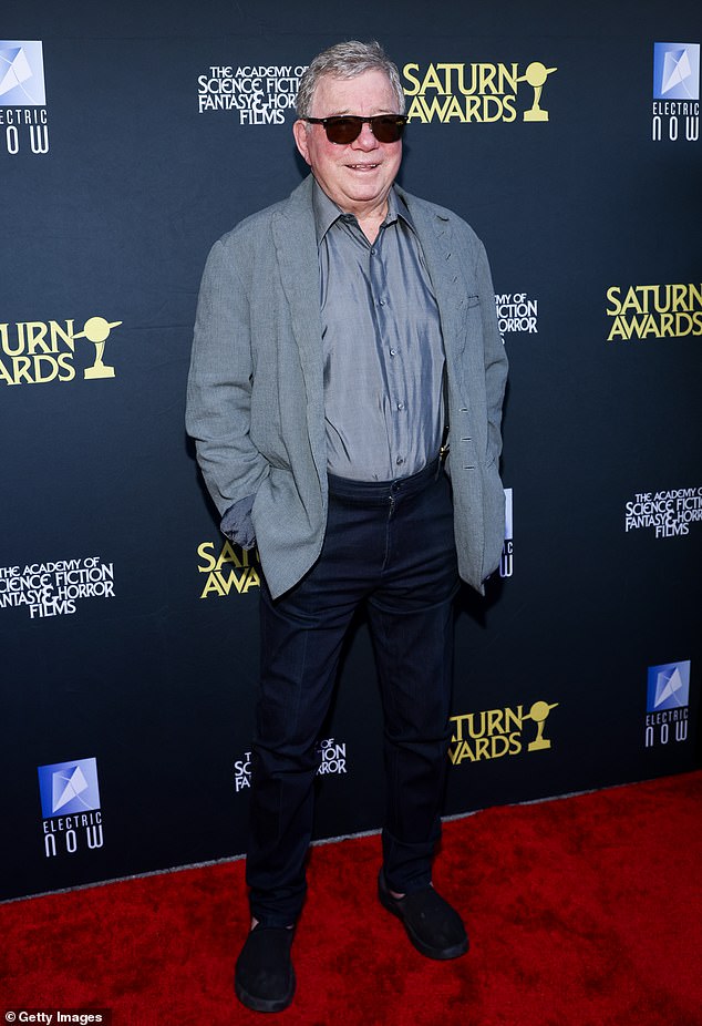 وفي 13 أكتوبر 2021، أصبح أكبر شخص سنًا يسافر إلى الفضاء في ذلك الوقت، لكنه قال لاحقًا إنه ليس لديه خطط للقيام برحلة أخرى لأنها ستكون مثل 