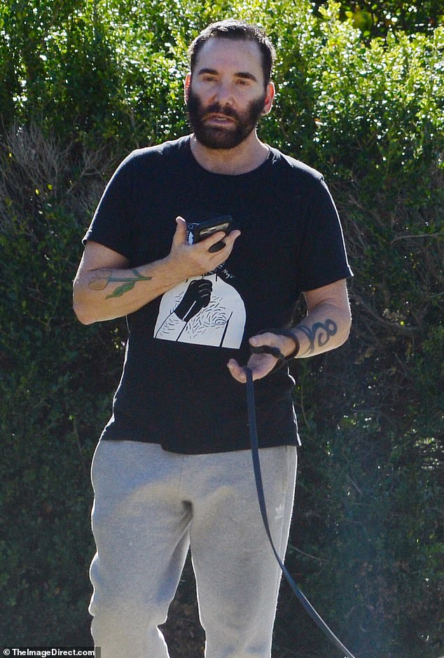 بدأت مسيرة مونوسون المهنية في التمثيل عندما كان مراهقًا - وكان أول فيلم له هو فيلم The Last American Virgin عام 1982، والذي استند إلى الفيلم الإسرائيلي Lemon Popsicle عام 1978.