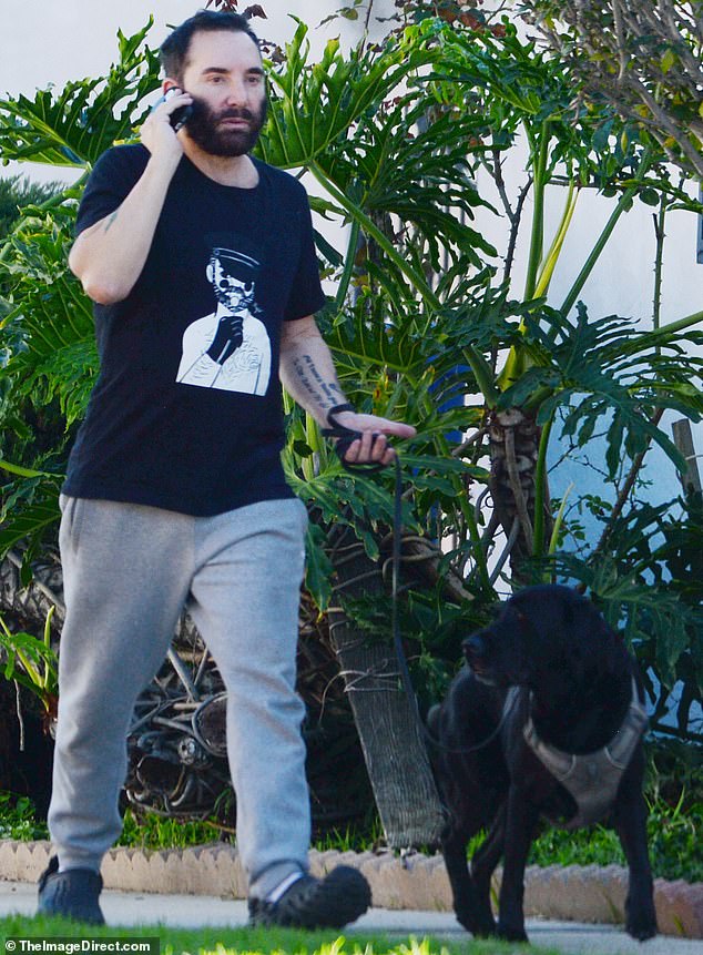 كان مونوسون يبلغ من العمر 16 عامًا فقط عندما تم اختياره للمشاركة في المشروع، وخلال مقابلة سابقة مع شبكة IE، ناقش الممثل الحصول على الدور الرئيسي لغاري