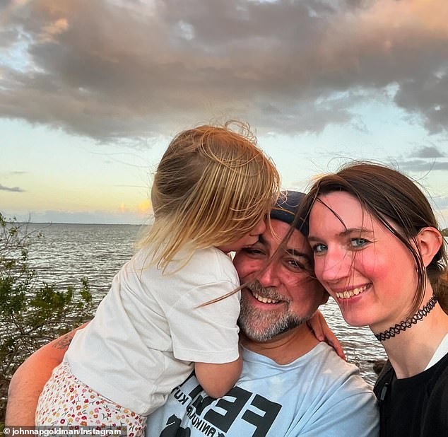 في شهر يونيو الماضي، شارك النجم أيضًا تحية عيد ميلاد محبة لزوجته وكتب بلطف أنه 