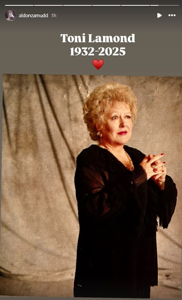 شارك ابنها توني شيلدون عدة صور لوالدته الشهيرة على إنستغرام