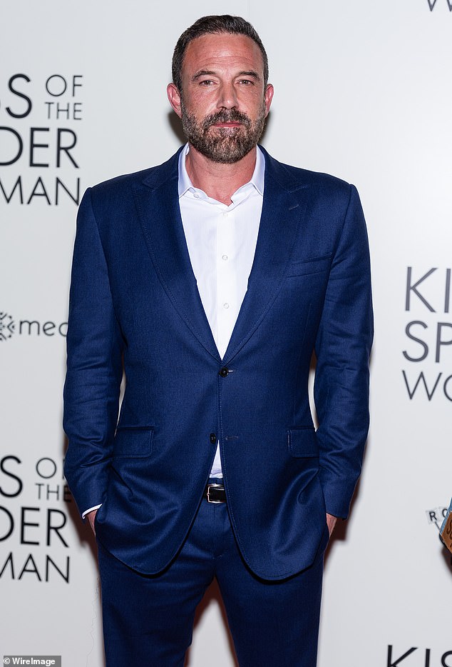 في الشهر الماضي في أكتوبر، أدلى أفليك بتعليقات نادرة حول علاقته الأبوية مع جارنر، بعد سبع سنوات من الانتهاء من طلاقهما. شوهد في أكتوبر في مدينة نيويورك