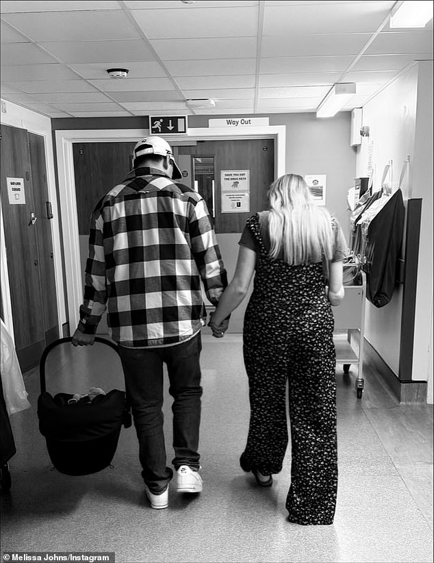 في وقت سابق من هذا الشهر، أعلنت ميليسا وزوجها دان عن وصول طفلتهما من خلال مشاركة العديد من الصور الجميلة على إنستغرام