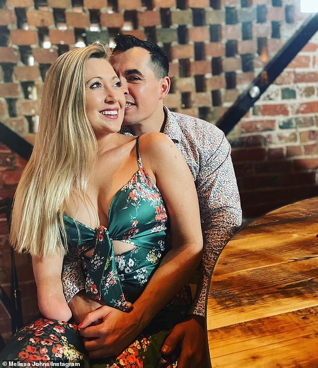 الآن، كشفت نجمة شارع التتويج، 35 عامًا، عن الاسم الفريد لطفلتها الصغيرة، أوتيلي، وتحدثت عن الأخبار المقلقة التي تلقتها هي وزوجها خلال فحصها الذي استمر 36 أسبوعًا.