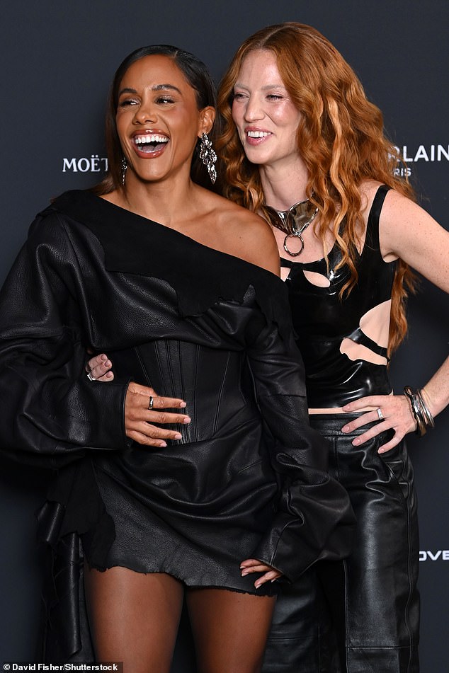 كشفت أليكس في نهاية هذا الأسبوع أنها لم تتمكن تقريبًا من الوصول إلى أستراليا بعد أن أصيبت والدة جيس، ألكسندرا، بسكتة دماغية كبيرة جعلتها بحاجة إلى جراحة في الدماغ.