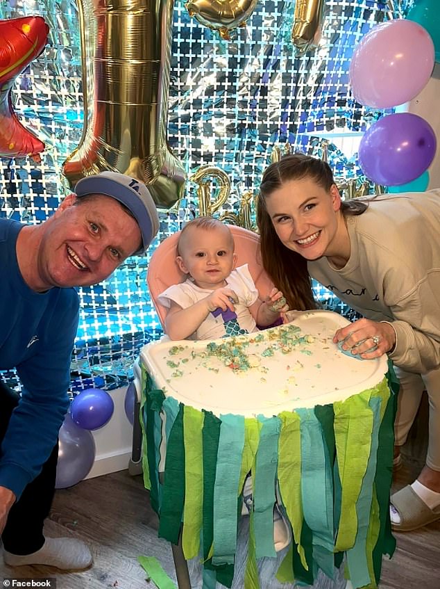 لا يزال مدرب jetback السابق البالغ من العمر 32 عامًا (R، في الصورة في عام 2023) محتجزًا أيضًا بتهمة DUII بالإضافة إلى ثلاث تهم تتعلق بالتعريض المتهور للخطر ومحاولة الاعتداء من الدرجة الأولى.