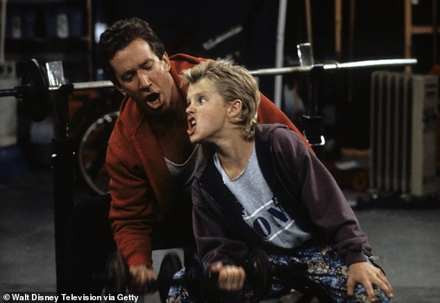 وجد عشاق العملات المشفرة (على اليمين، في الصورة عام 1992) الشهرة لأول مرة من خلال لعب دور ابن تيم ألين (على اليسار) الذي يظهر على الشاشة، براد تايلور في جميع المواسم الثمانية من المسلسل الهزلي 