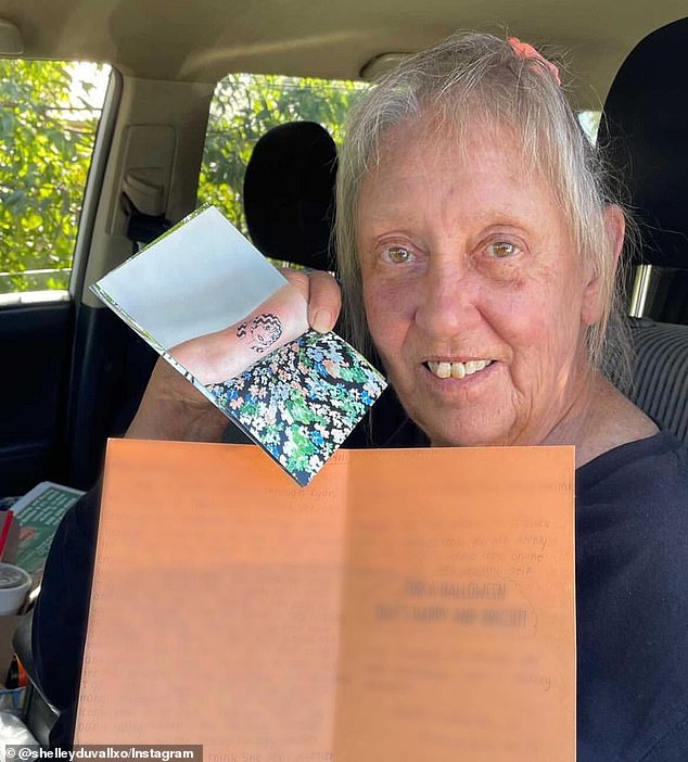 قالت دوفال إنها تركت مجال الأعمال الاستعراضية في عام 2002 لأن الناس في هوليوود 