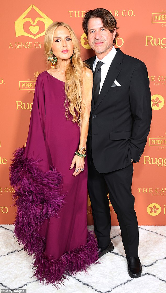 وأعلنت راشيل انفصالها عن رودجر، الذي تزوجته عام 1996، على وسائل التواصل الاجتماعي في سبتمبر 2024؛ الصورة في أكتوبر 2023