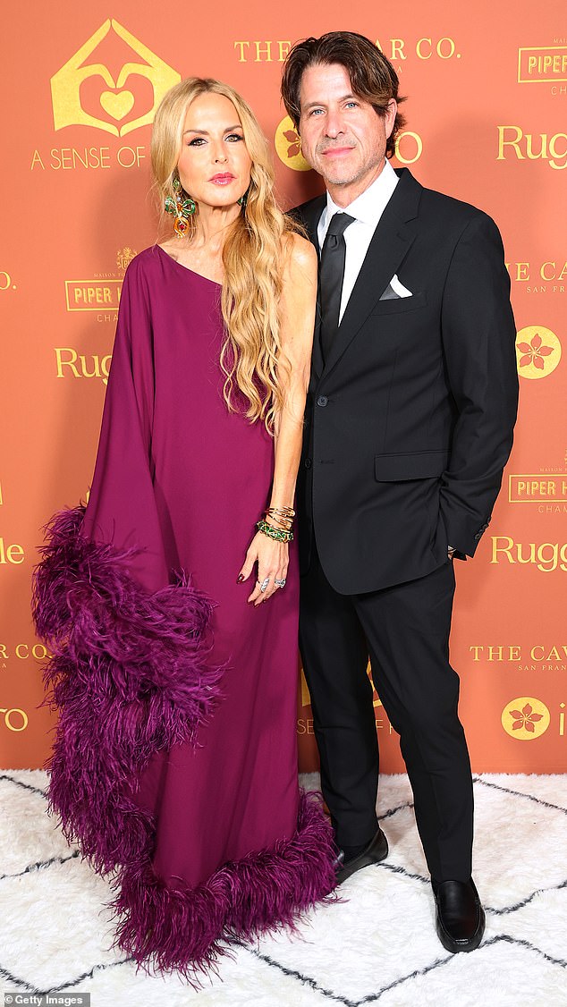 وأعلنا انفصالهما في سبتمبر الماضي، وتقدمت بطلب الطلاق في يوليو من هذا العام، مع تحديد تاريخ الانفصال في 27 يونيو 2024 في المستندات التي حصلت عليها صحيفة ديلي ميل؛ الصورة 2023