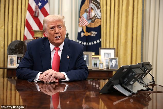 في الأشهر الأخيرة، ناشد ميشيل علنًا الرئيس السابق دونالد ترامب للحصول على الرأفة، معربًا عن أمله في أن تحظى قضيته باهتمام إيجابي؛ صورة ترامب في 6 مارس