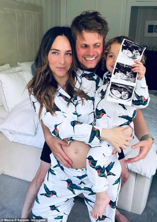 كشفت الشخصية التليفزيونية أنها حامل مرة أخرى في شهر مايو، حيث شاركت مقطع فيديو جميلًا يُظهر نتوءها وفحصها