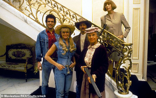 في عام 1987، بدأت الظهور على شاشة التلفزيون بأدوار ضيف في Silver Spoons وThe New Let It To Beaver وBoys Will Be Boys. في الفيلم، ظهرت في فيلم الرعب الكلاسيكي الجديد The Blob (1988)، يليه فيلم Under Siege وفيلم The Beverly Hillbillies المقتبس عام 1993 (في الصورة).