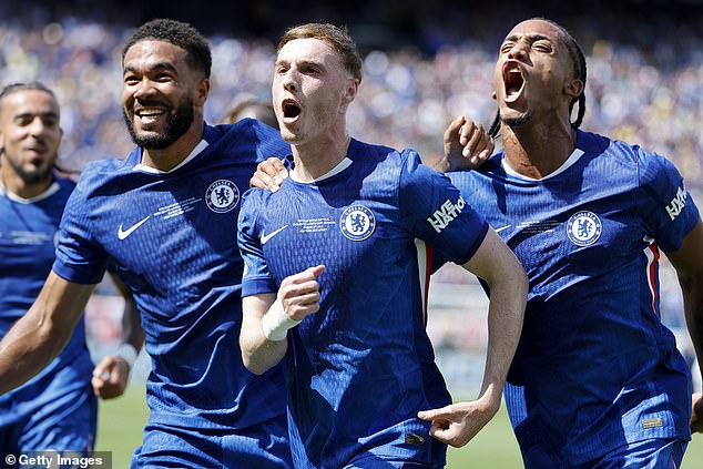 لعب كول دور البطولة في نهائي كأس العالم للأندية، حيث سجل هدفين وصنع آخر لجواو بيدرو، ليقود تشيلسي للفوز على باريس سان جيرمان ليصبح بطل العالم.