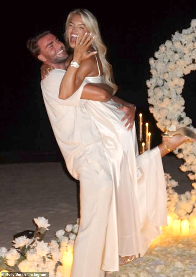 سوف تعقد مولي وتوم قرانهما في عام 2026