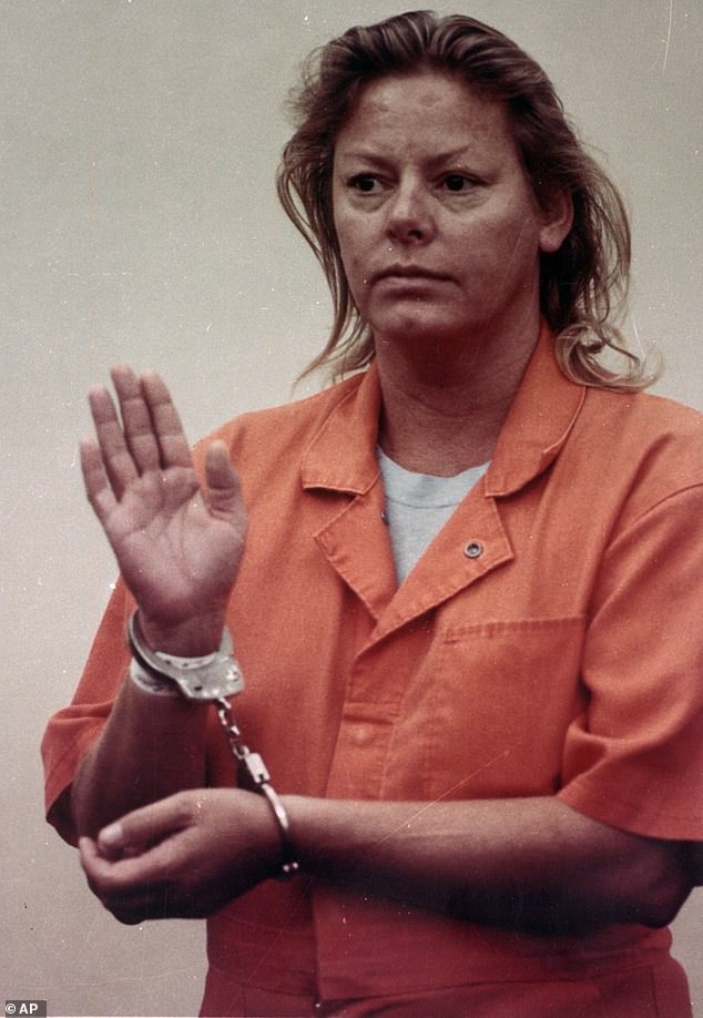 قالت وورنوس، وهي إحدى المتجولات في الشوارع، إنها قتلت دفاعًا عن النفس، ولم تقتل سوى الأشخاص الذين اغتصبوها أو كانوا يحاولون القيام بذلك؛ تم تصويرها عام 1991