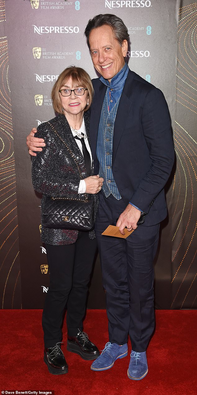 في الشهر الماضي، شارك ريتشارد أنه قرر بيع منزل العطلات الفرنسي الذي كان يتقاسمه هو وزوجته جوان، حيث كان العودة إلى العقار بعد وفاتها 