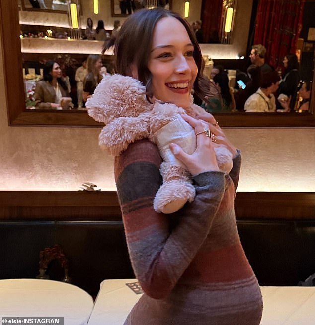 في الشهر الماضي فقط، استضاف الزوجان حفل استقبال مولودًا حميمًا حضره أصدقاؤهما المقربون وأحبائهم