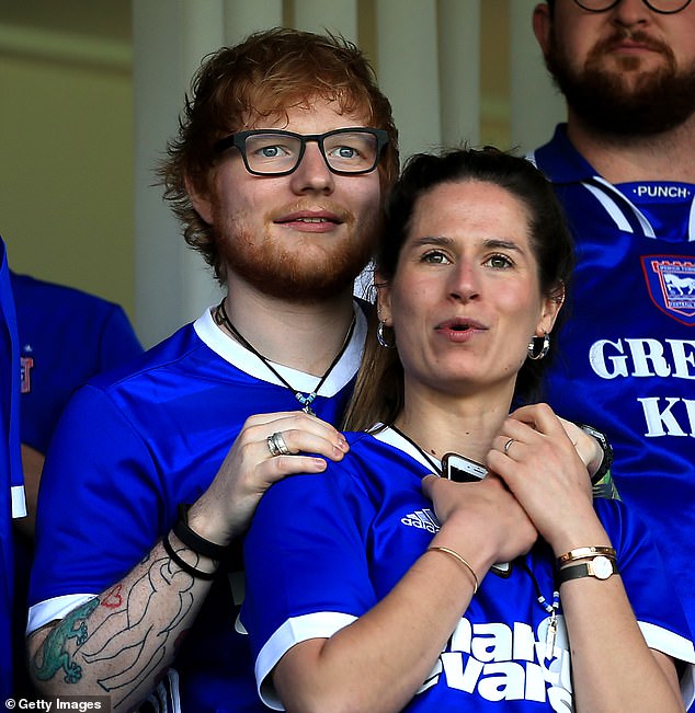 قبل عامين، ركزت أغنية 