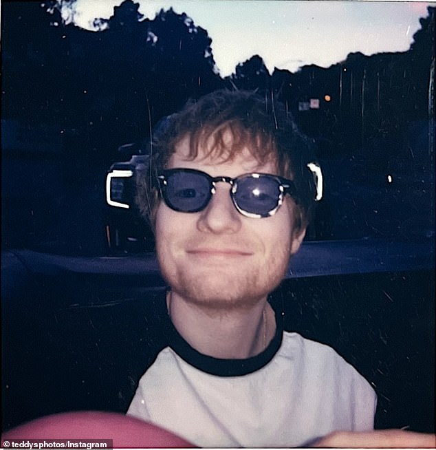 يحتوي الألبوم الجديد على 14 أغنية إضافية وثمانية من تلك الأغاني تشير إلى مشكلة في الجنة خلال الزواج الذي دام سبع سنوات، ويتوقع المعجبون أنهم يمرون بفترة سبع سنوات من الحكة.