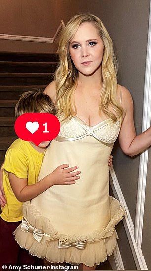 تم إخفاء وجهه بالرموز التعبيرية