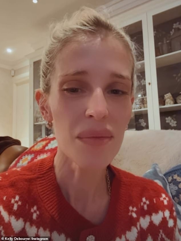 وفي مقطع فيديو نُشر على قصتها على موقع إنستغرام، قالت كيلي البالغة من العمر 41 عامًا: 