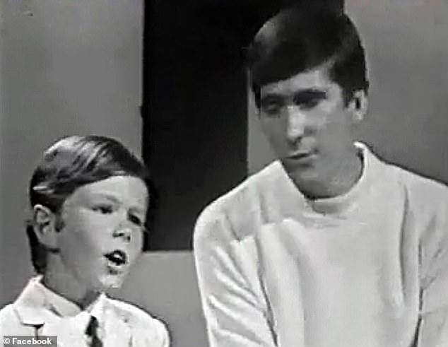 كان الفنان المولود في سيدني واحدًا من أوائل مغنيي موسيقى الروك في البلاد، وبدأ مسيرته الشهيرة في أوائل الستينيات، حيث ظهر في برنامج الموسيقى المتنوع على قناة ABC Six O'Clock Rock.