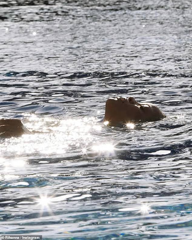 وفي لحظة واحدة، كانت ريهانا الحامل تطفو في البحر