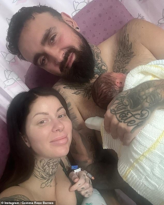 أعلن الزوجان أنهما رحبا بطفلهما الأول، وهو فرانكلين جيمس أنتوني بيشوب، في مارس 2024