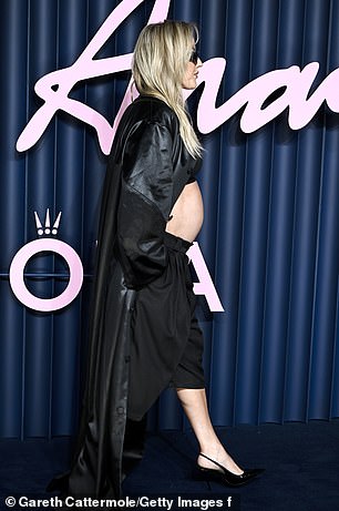 وانفصلت المغنية عن زوجها، تاجر الأعمال الفنية كاسبار جوبلينج، منذ خمس سنوات، أوائل العام الماضي