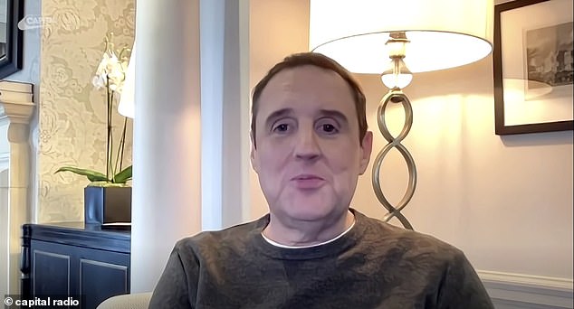 وفي حديثه في محادثة مع... حدث استضافته سارة كوكس، قال بيتر إنه أجرى التغيير أخيرًا بسبب مخاوف بشأن صحته (في الصورة الأسبوع الماضي)