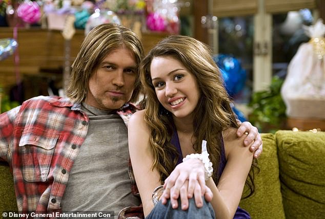 وفي شكوى معدلة، اتهمت المرأة بيلي راي وتيش بـ 