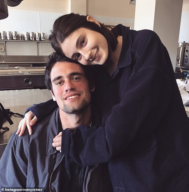 تم اكتشاف الجثث من قبل ابنة عائلة راينر، رومي، 27 عامًا، التي أبلغت الشرطة عن أحد أفراد الأسرة 