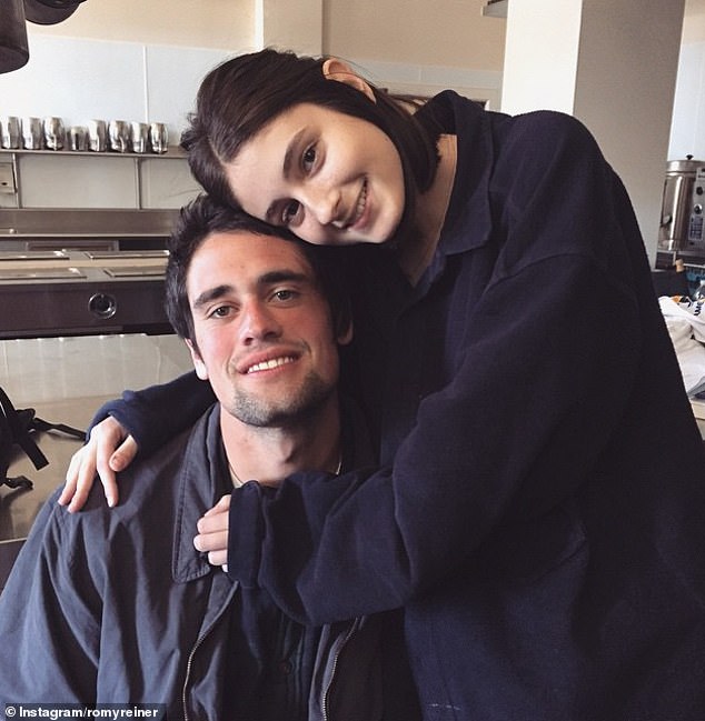 تم اكتشاف الجثث من قبل ابنة عائلة راينر، رومي، 27 عامًا، التي أبلغت الشرطة عن أحد أفراد الأسرة 