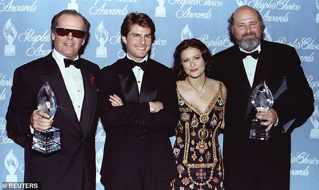 كان الفيلم الأكثر نجاحًا تجاريًا لراينر هو عدد قليل من الرجال الطيبين. حقق ما يقرب من 243 مليون دولار في جميع أنحاء العالم وحصل على أربعة ترشيحات لجوائز الأوسكار. نجوم الفيلم جاك نيكلسون، توم كروز، وديمي مور في الصورة مع راينر في عام 1992