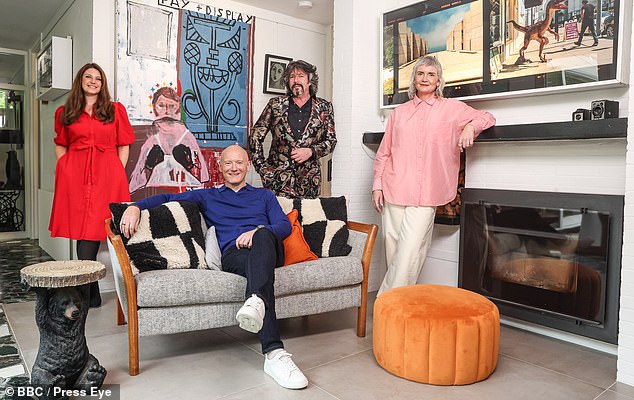 يستعد لورانس لإصدار مثير آخر من سلسلته العقارية، House Of The Year، جنبًا إلى جنب مع لجنة التحكيم جين لارمور، وجيمس فيرلي، وباتريشيا ماكغينيس.