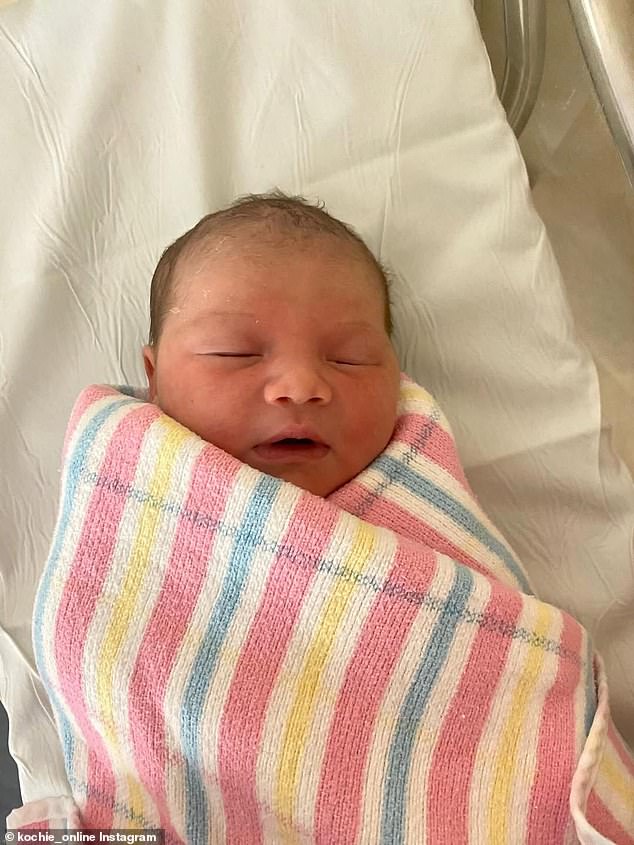 انتقل مضيف Sunrise السابق، البالغ من العمر 69 عامًا، إلى Instagram يوم الأربعاء لمشاركة الأخبار المبهجة بأن ابنه AJ وزوجته Carolina Flores قد رحبوا بطفلهما الثاني