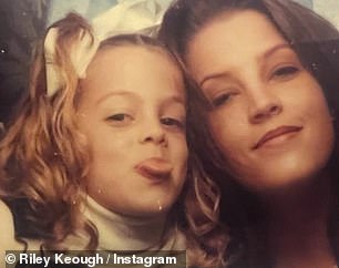 في المقابل، تزعم الدعوى القضائية أن كيو - البالغ من العمر الآن 36 عامًا - 