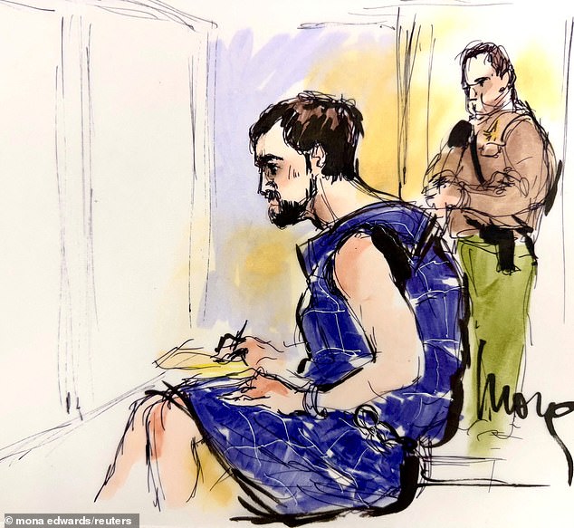 وقد ظهر أمام المحكمة يوم الأربعاء بدون قميص ويرتدي سترة مضادة للانتحار، ولم يقدم أي اعتراف وتنازل عن حقه في محاكمة سريعة.