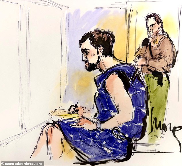 وقد ظهر أمام المحكمة يوم الأربعاء بدون قميص ويرتدي سترة مضادة للانتحار، ولم يقدم أي اعتراف وتنازل عن حقه في محاكمة سريعة.