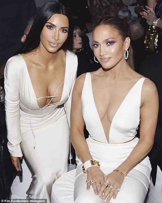 كان من بين الضيوف على مر السنين جينيفر لوبيز - التي ظهرت في الصورة مع كيم في حفلة 2018 - بالإضافة إلى جون ليجند وديف تشابيل وحتى شون 