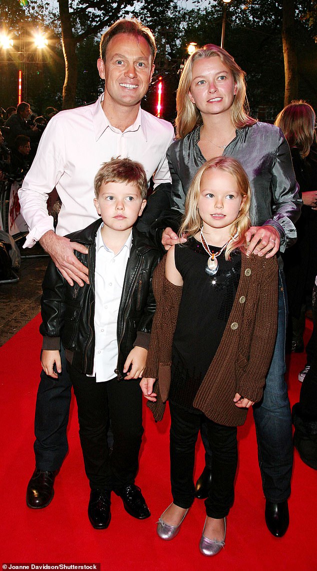 النجم مع زوجته أنجي البالغة من العمر 17 عامًا، ولديهما ثلاثة أطفال، جيما، 24 عامًا، وزاك، 23 عامًا، ومولي، 13 عامًا (في الصورة عام 2008).