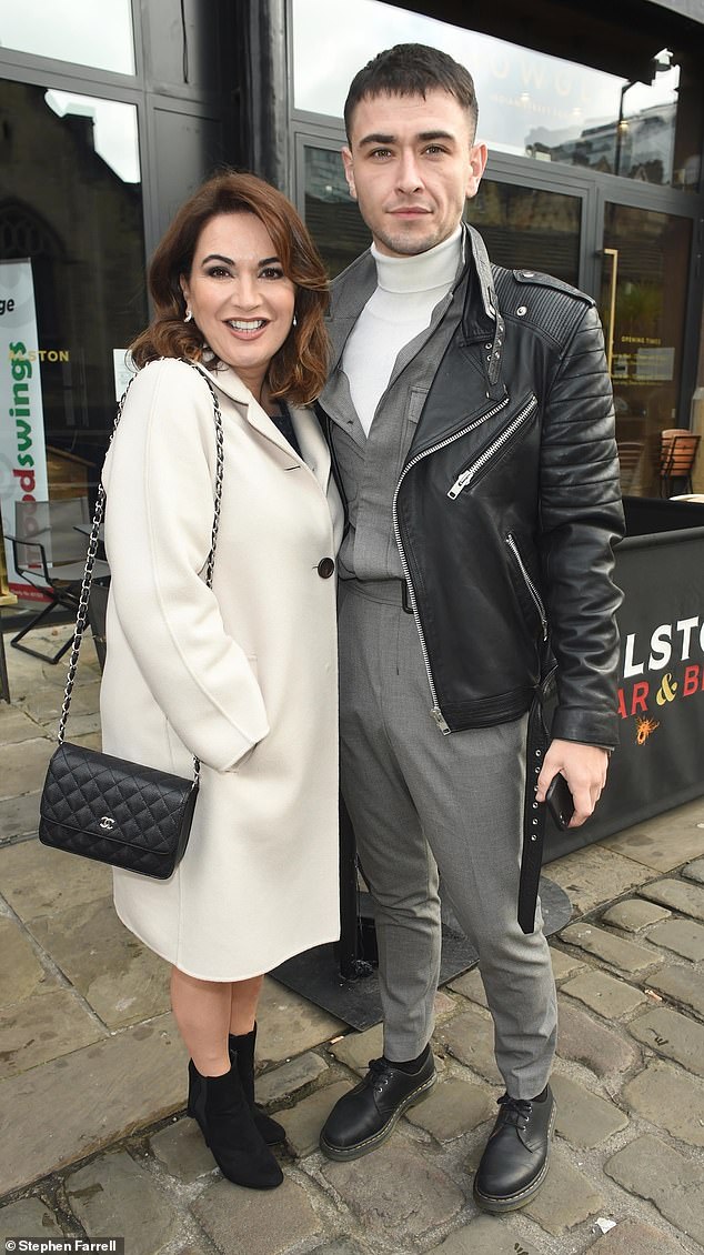 تم تصوير ديبي راش مع ابنها ويليام في عام 2018. وكشفت نجمة شارع التتويج عن وفاة 