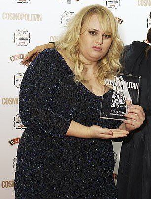 عانت الفنانة المخضرمة من زيادة الوزن لسنوات، ولم تتمكن من التخلص من الكيلوغرامات إلا بعد الالتزام الصارم بالحياة الصحية. الصورة في عام 2015