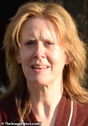 إنها سارة بولسون، التي من المثير للاهتمام أنها لا تلعب دور أي شخص متورط في قضية بوردن، بل تلعب دور القاتلة المتسلسلة في القرن العشرين إيلين وورنوس.