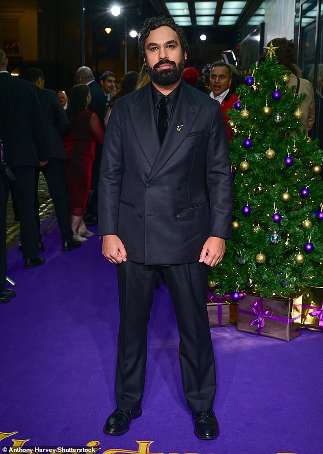 أثناء حديثه عن فيلمه الجديد، Christmas Karma، اعترف كونال نايار لـ The i Paper أنه معتاد على دفع الفواتير الطبية 