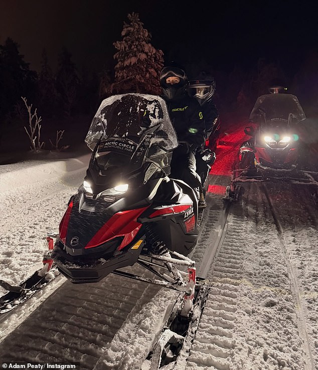 لم تكن هناك إشارة إلى والدة بيتي حيث شارك آخر تحديث له في العطلة مع متابعي Instagram، على الرغم من احتفالها الستين في نفس اليوم.