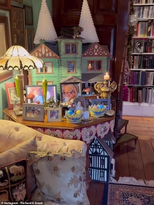 صرح ريتشارد سابقًا أن المنزل، الذي تم بناؤه في الأصل عام 1840، تم بناؤه لأول مرة باعتباره بيت القسيس الجورجي